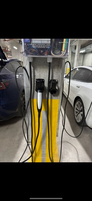 Паркінг з зарядкою для електромобіля | Малоголосківська | 4000 грн