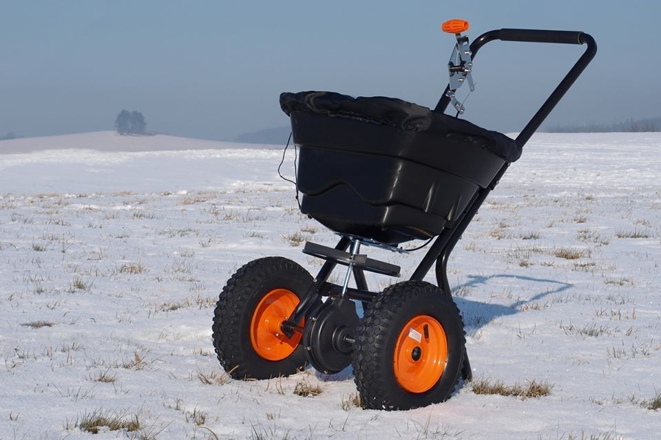 FUXTEC Rozsiewacz siewnik soli nawozu - 36kg