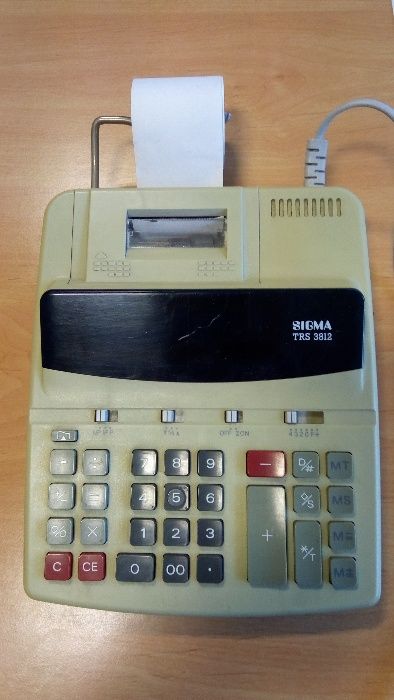 Vende-se Máquina Calculadora LCD e com Rolo de papel.