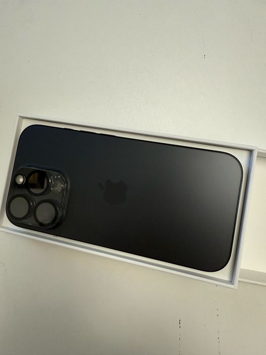 IPhone 16 Pro 128  майже новий e-sim black titanium з гарантією