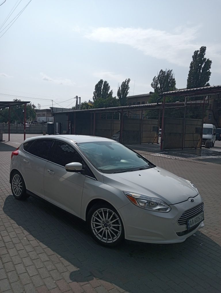 Продам автомобіль Форд фокус електрик
