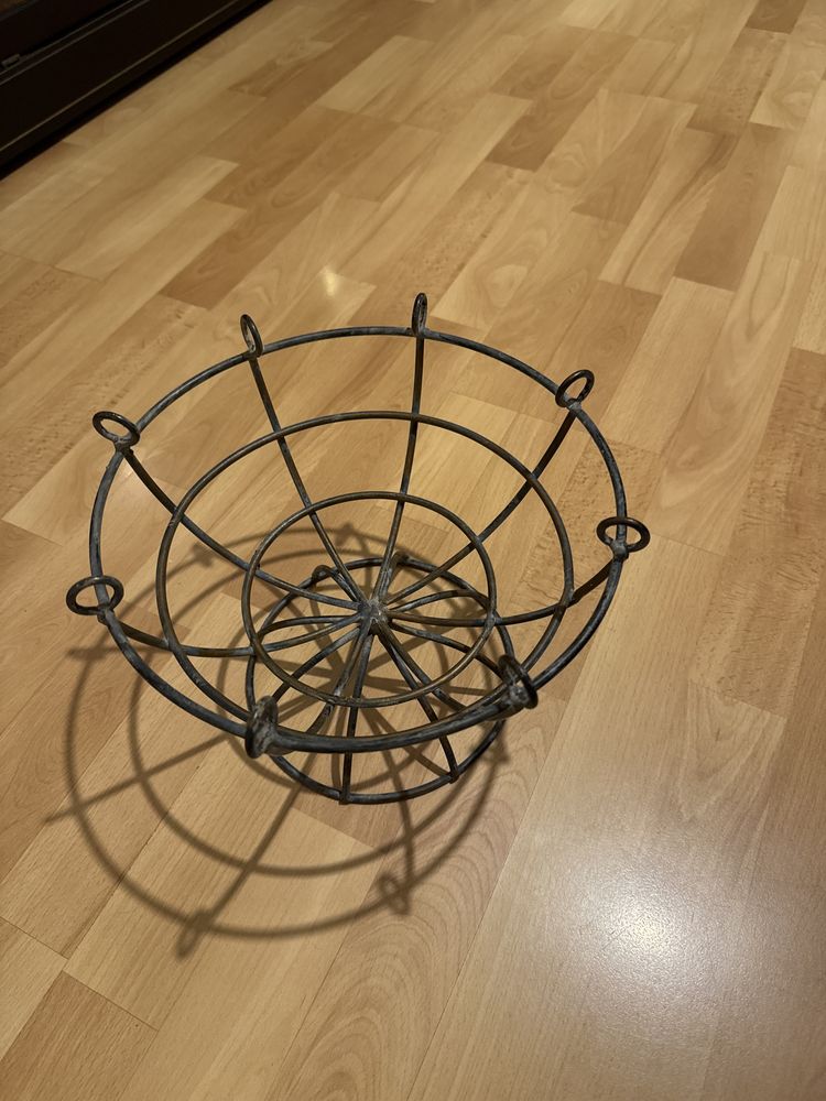 Koszyk stojak metalowy