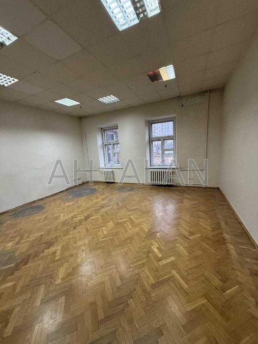 Оренда офісу  по вул. Богдана Хмельницького. ЦУМ