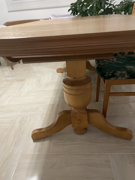 Стіл в вітальню в хорошому стані