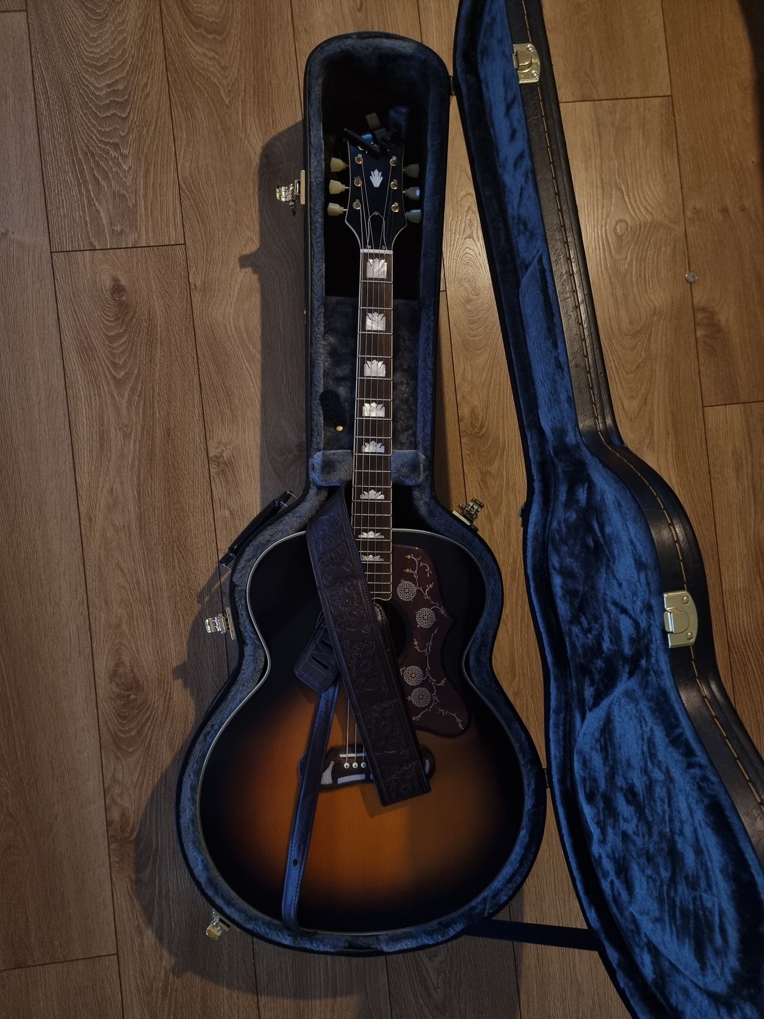 Epiphone J-200 Inspired by Gibson.