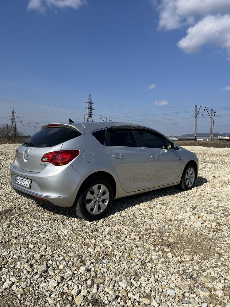 Продам Opel Astra J 2014 рік! 1.6 дизель