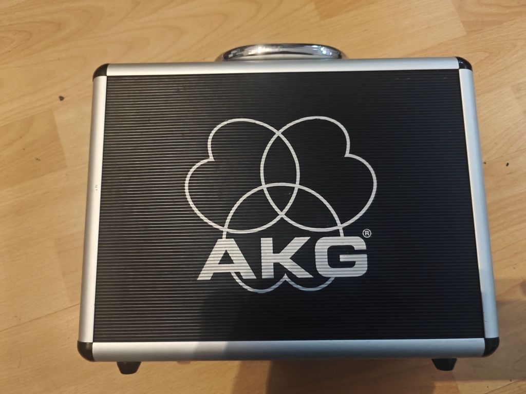 AKG 2000B mikrofon studyjny jak nowy z walizką