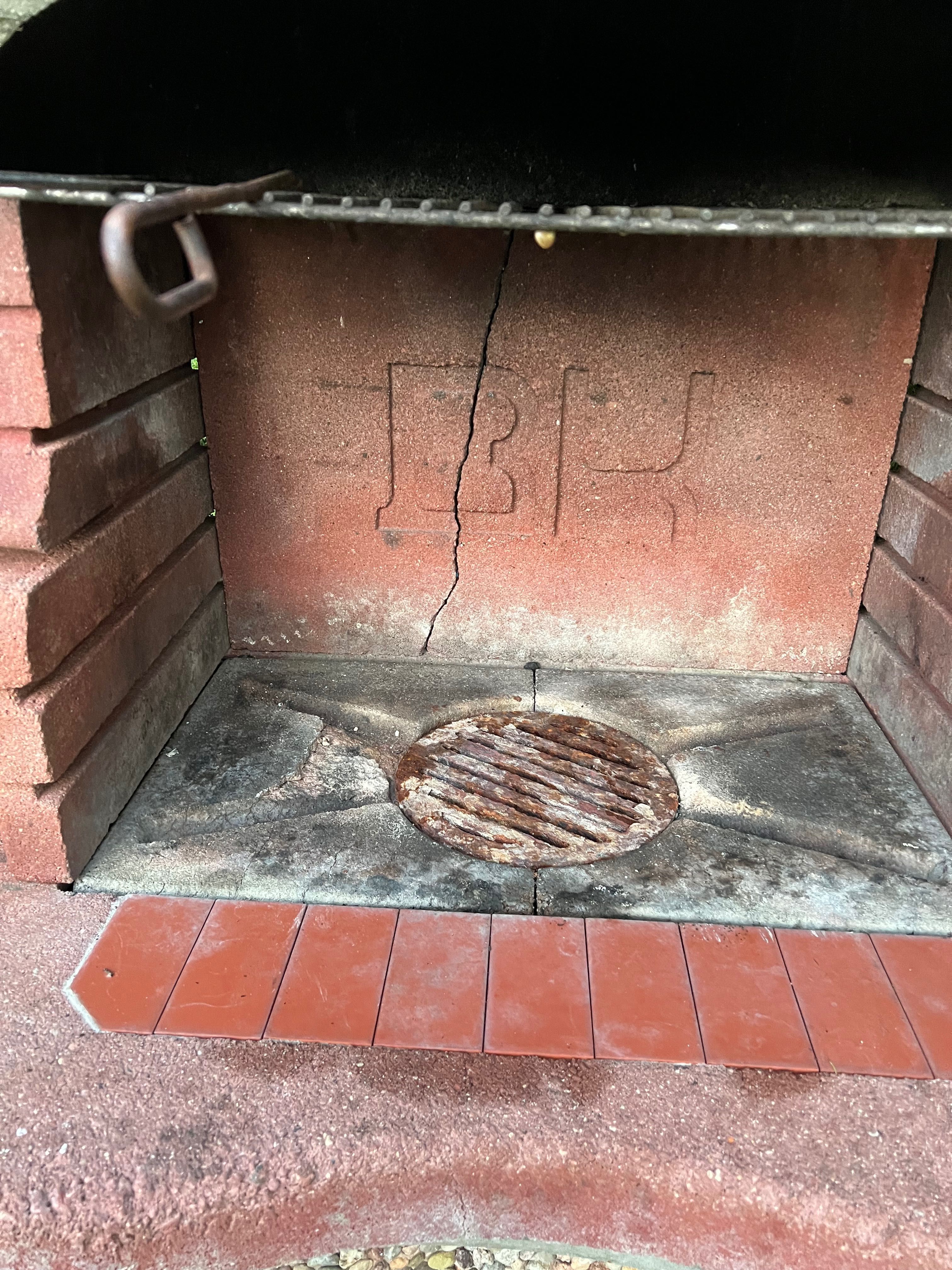 Grill ogrodowy kamienny
