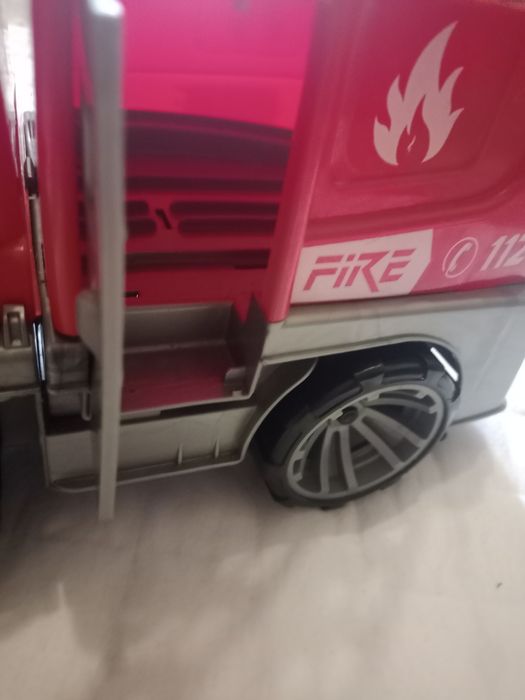 Пожарная машина фирмы LENA