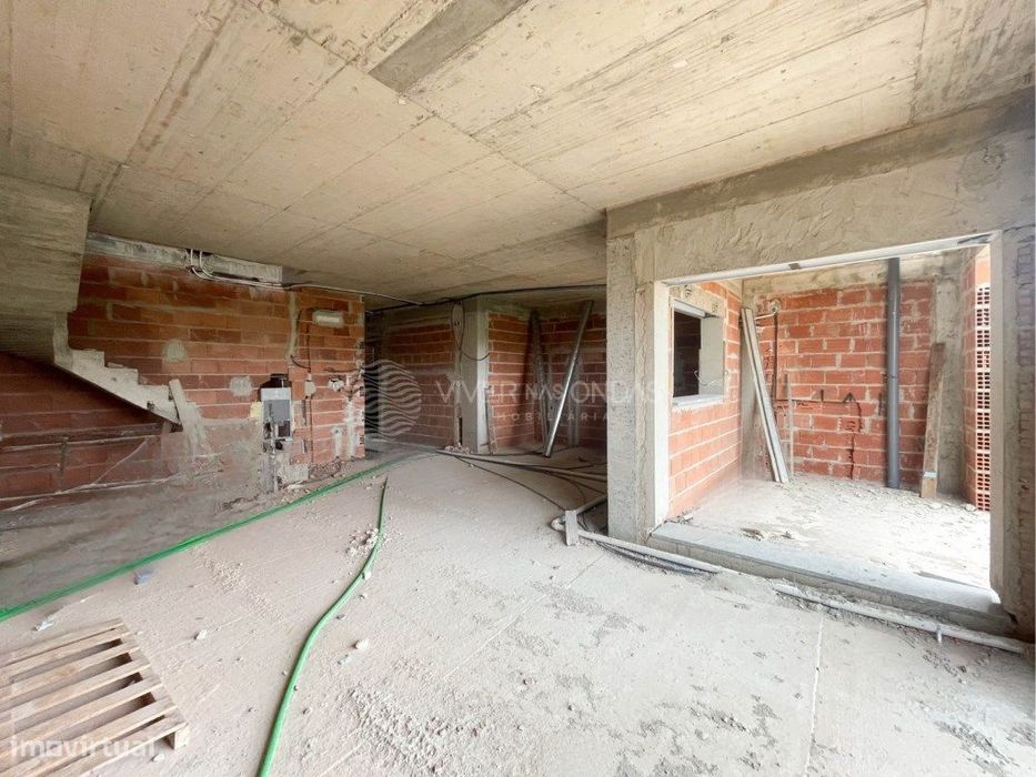 Apartamento T2 Duplex c/ garagem e varandas | Vale de Milhaços | Co...