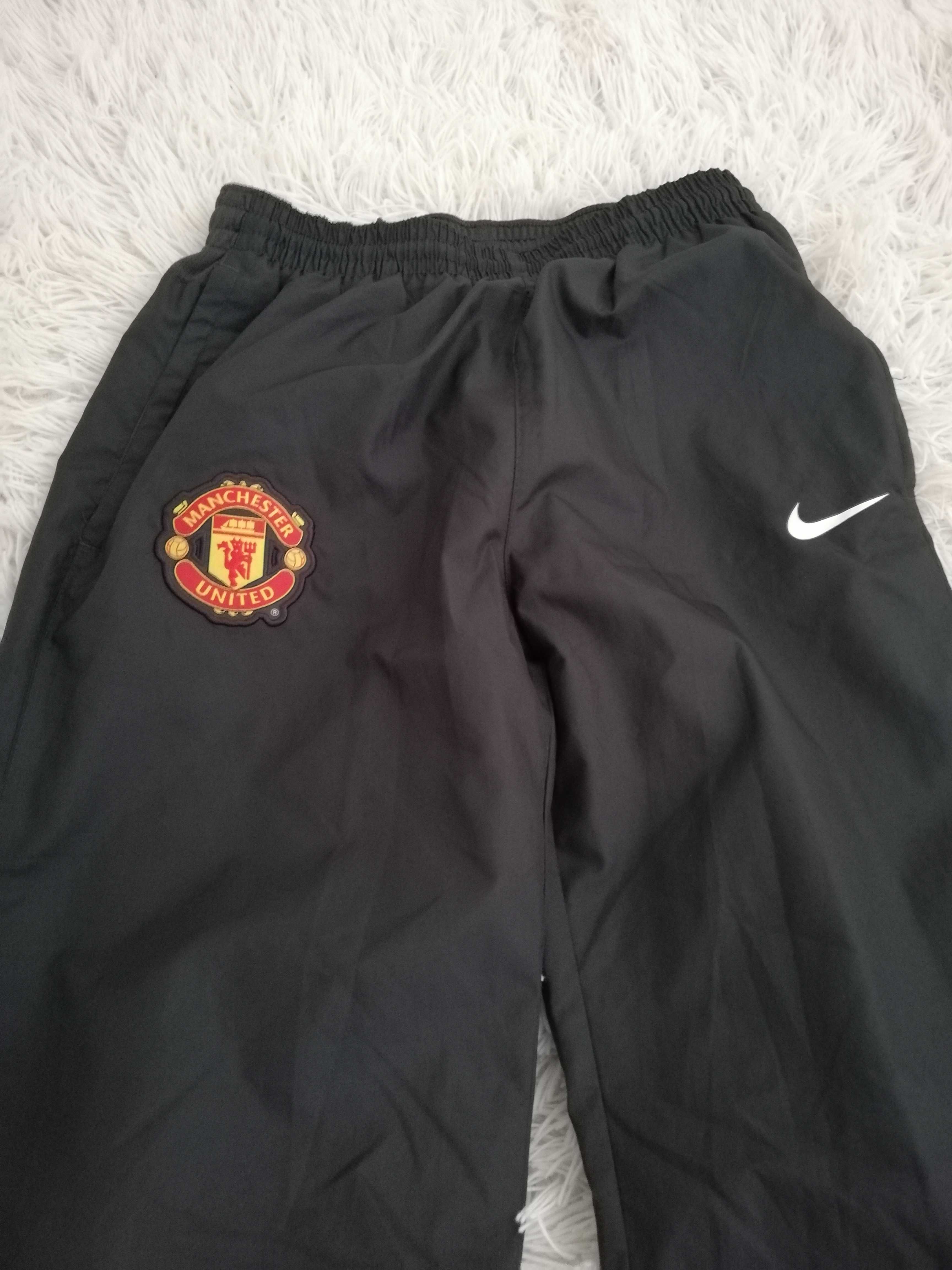 spodnie Nike 164 170 Manchester United czarne 164/164 170 czarne s