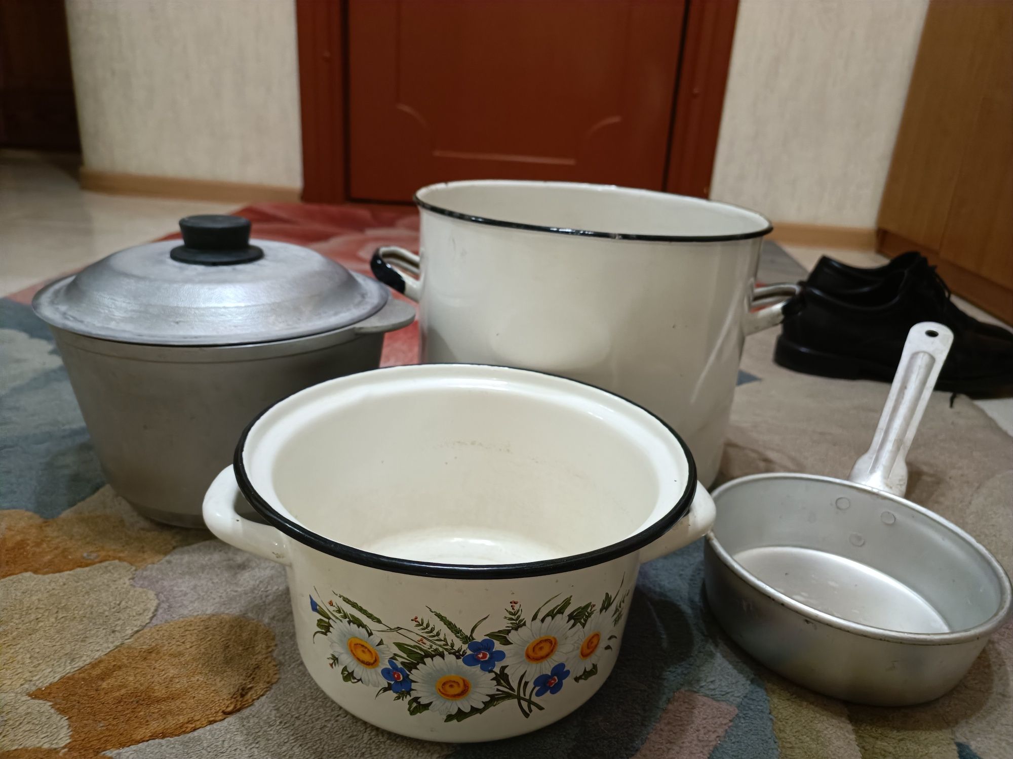 Кастрюли б/у и новые