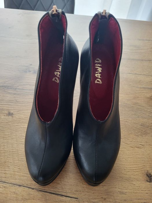 Skórzane buty damskie na obcasie