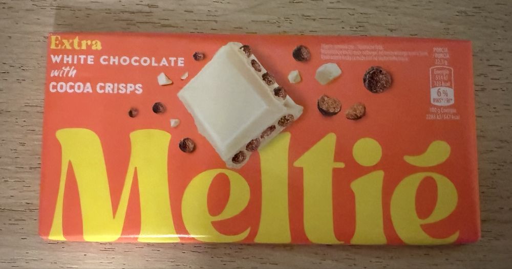 Biala czekolada meltie z cocoa chrupkami