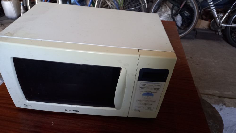 Продам микроволновку самсунг под ремонт