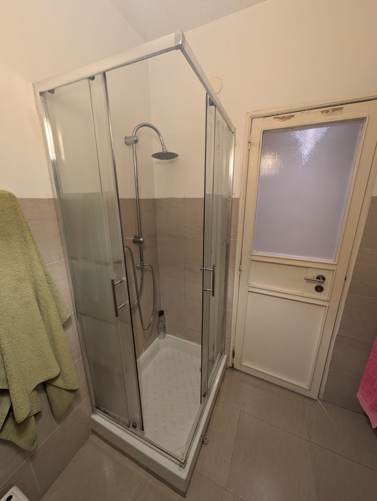 Quarto para mulher Metro Câmara de Gaia