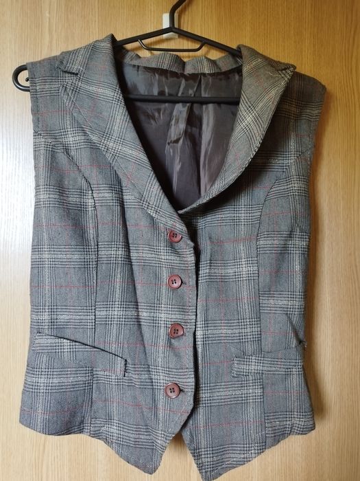 Kamizelka w kratkę