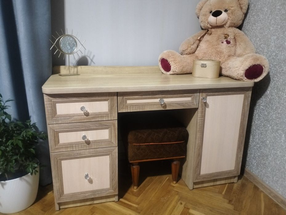 Туалетний столик