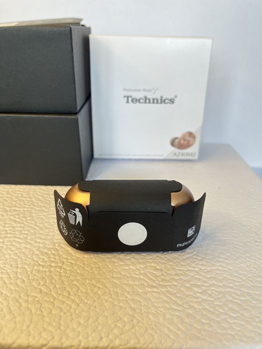 Technics sluchawki  bezprzedowodowe douszne różowe nowe etui ładujące