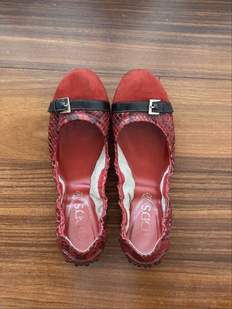 Sabrinas Vermelhas TOD’S em Pele de Cobra