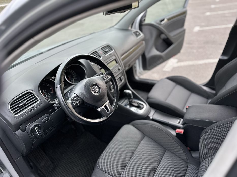 Продам автомобиль VW Golf 2011 официальный