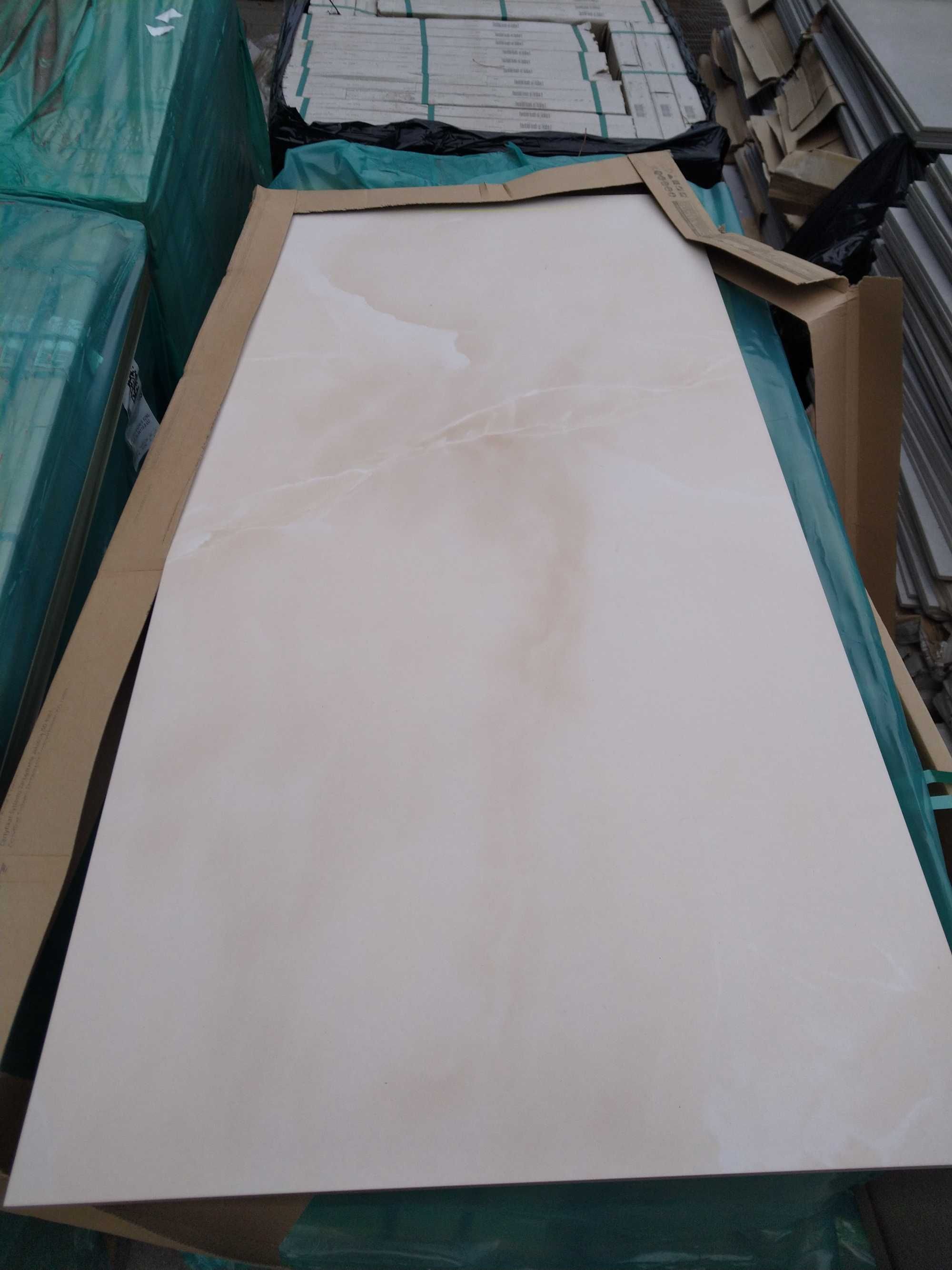 Płytka gres  60x120 mat wzor marmur odcień bezowy