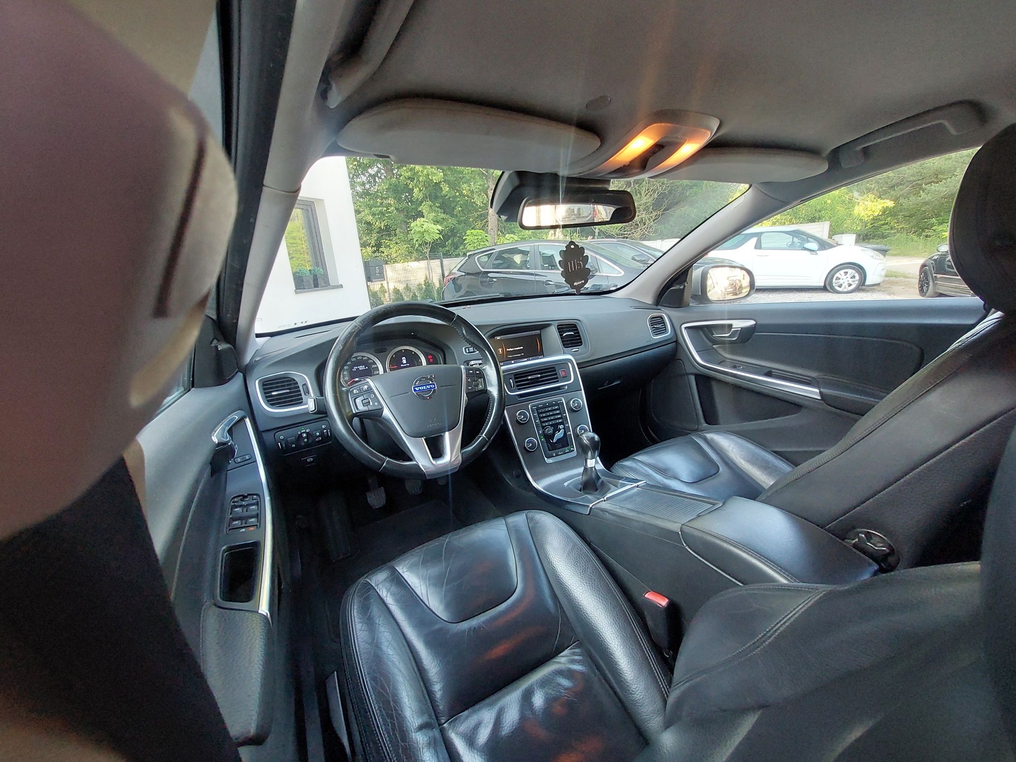 VOLVO V60 R-design # Navi # Skóra # Radar