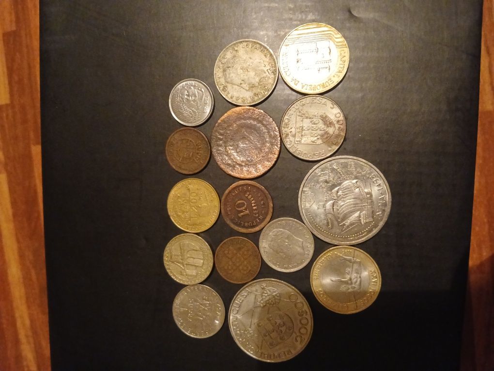 Moedas antigas muito bem estimadas.