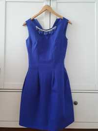 Granatowa niebieska sukienka Pretty Girl XS z naszyjnikiem