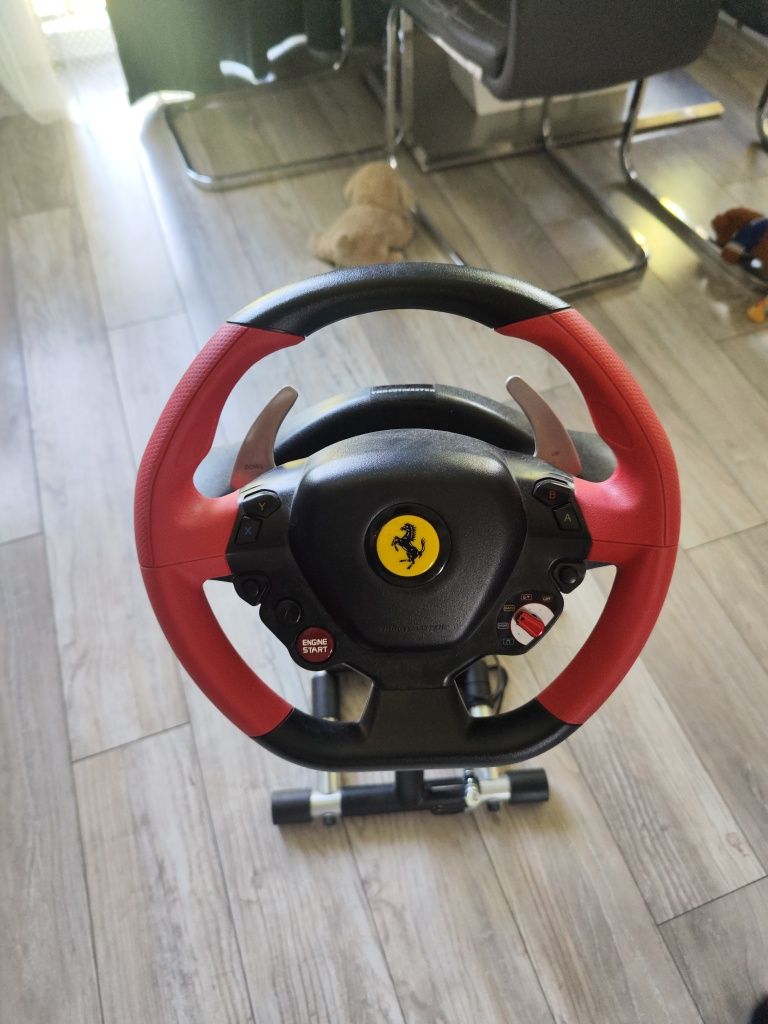 Kierownica Thrustmaster Ferrari 458 Spider. Ze stojakiem Whee