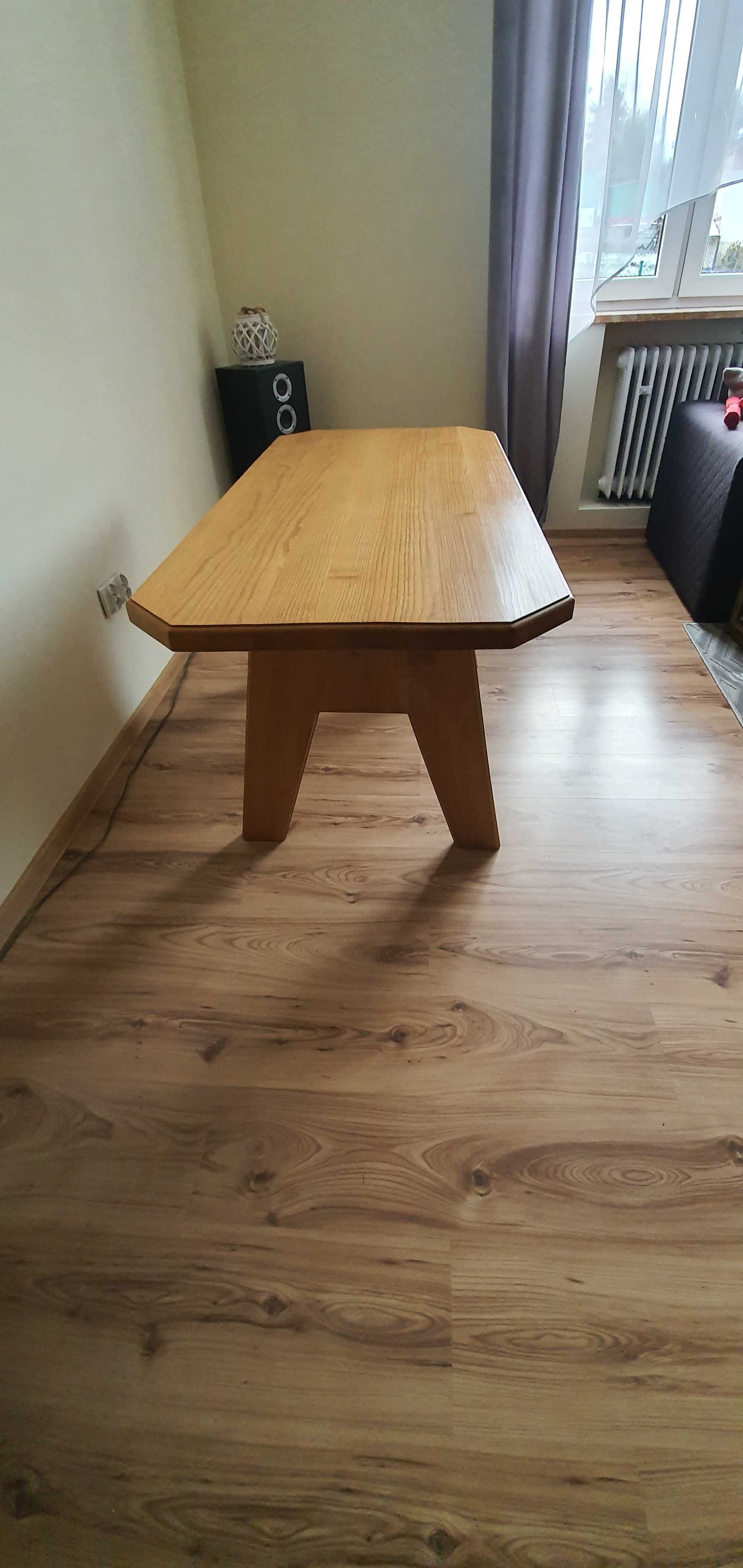 Stół wykonany z litego jesiona