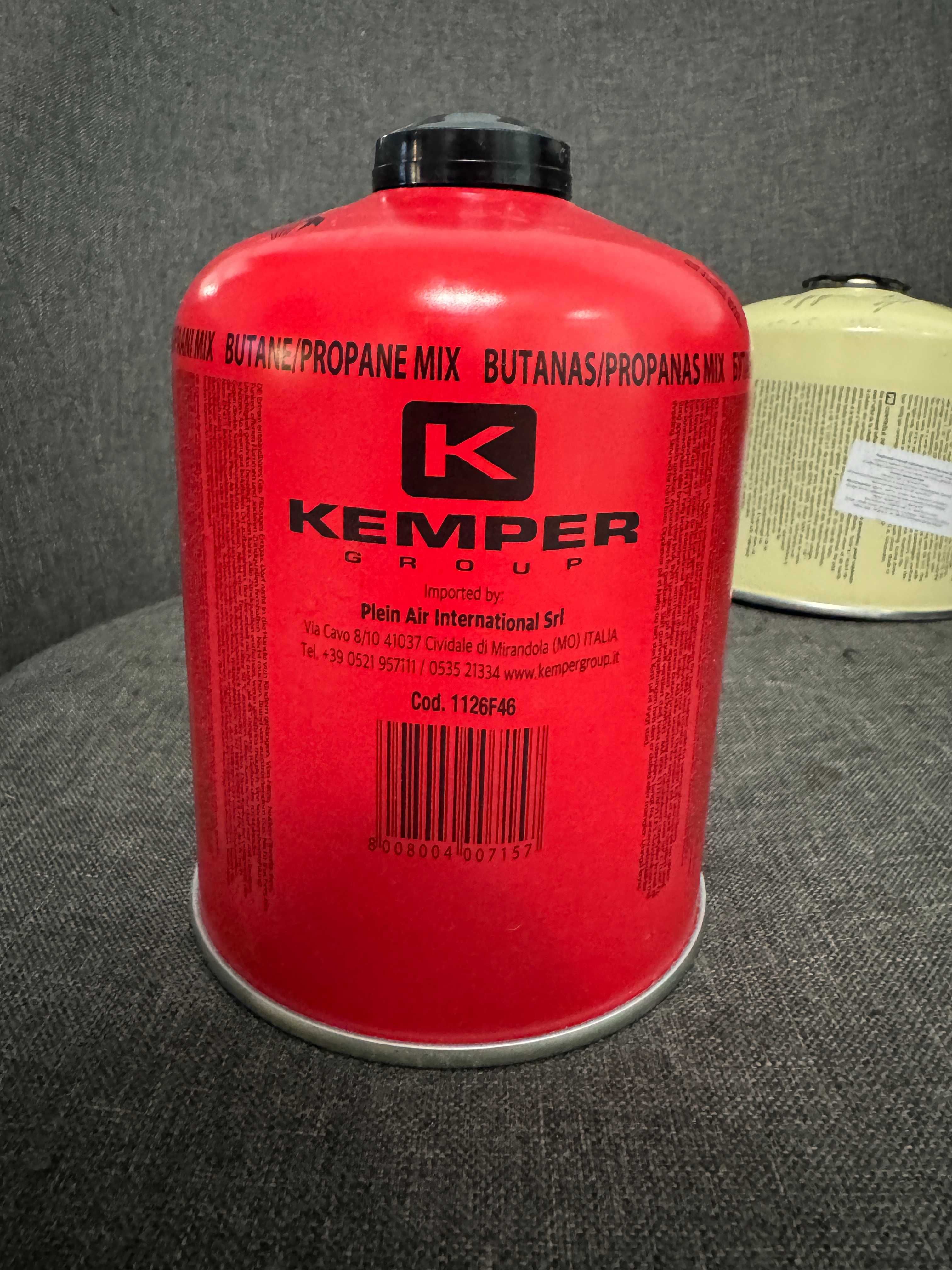 Газові балони 4 штуки нові +1 десь 30% залишку Kemper та Camper
