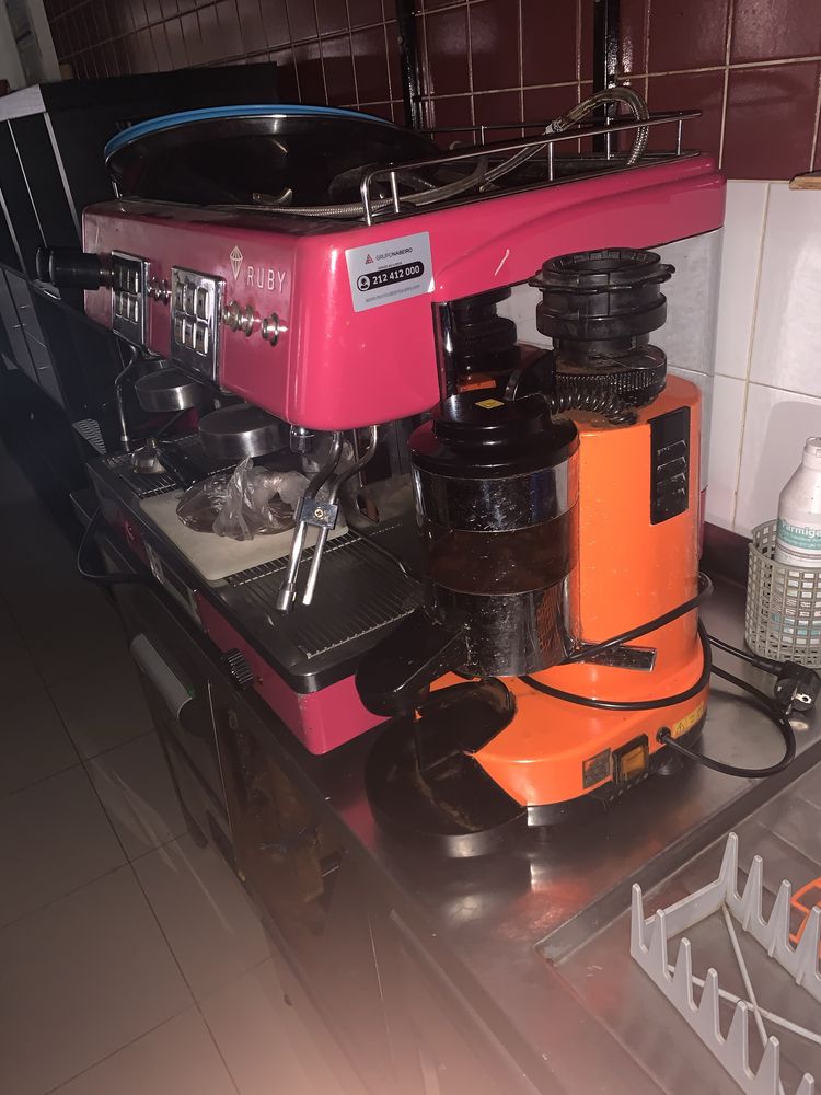 Maquina café profissional 2 grupos + 2 moinhos