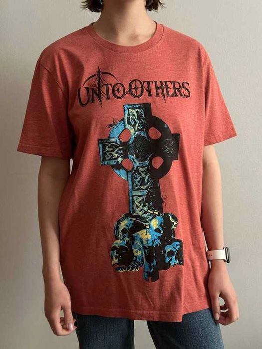 Unto others red cross merch koszulka