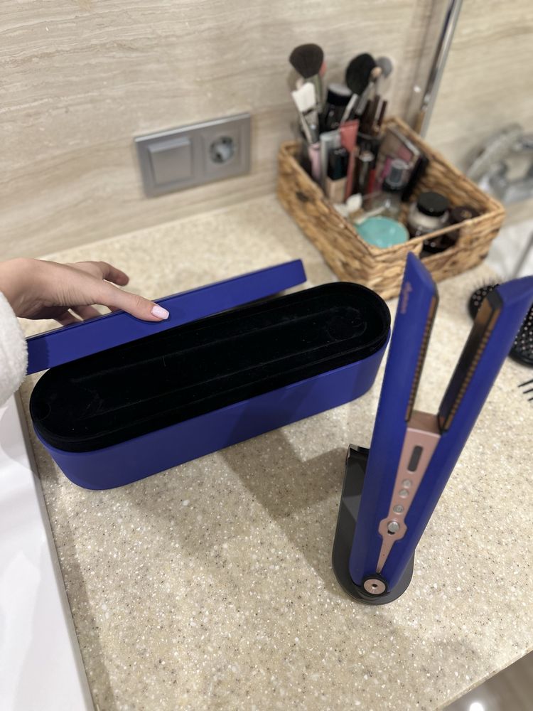 Dyson вирівнювач для волосся