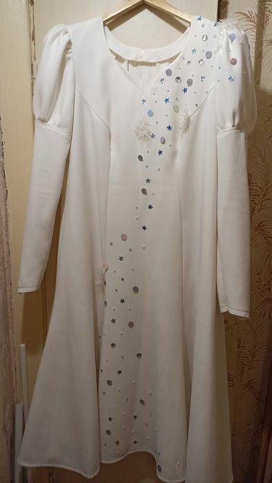 Продам плаття для нового року - костюм "Зими" на дорослу людину.