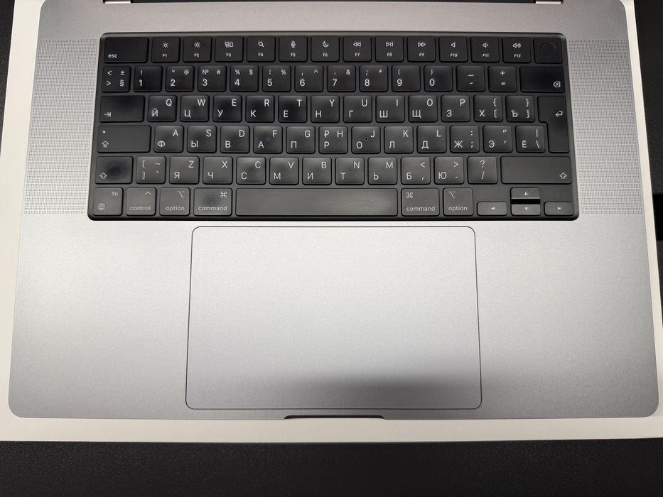 Apple MacBook Pro 16.2" 2021 M1 10 core CPU / 16-core GPU / 16 / 512