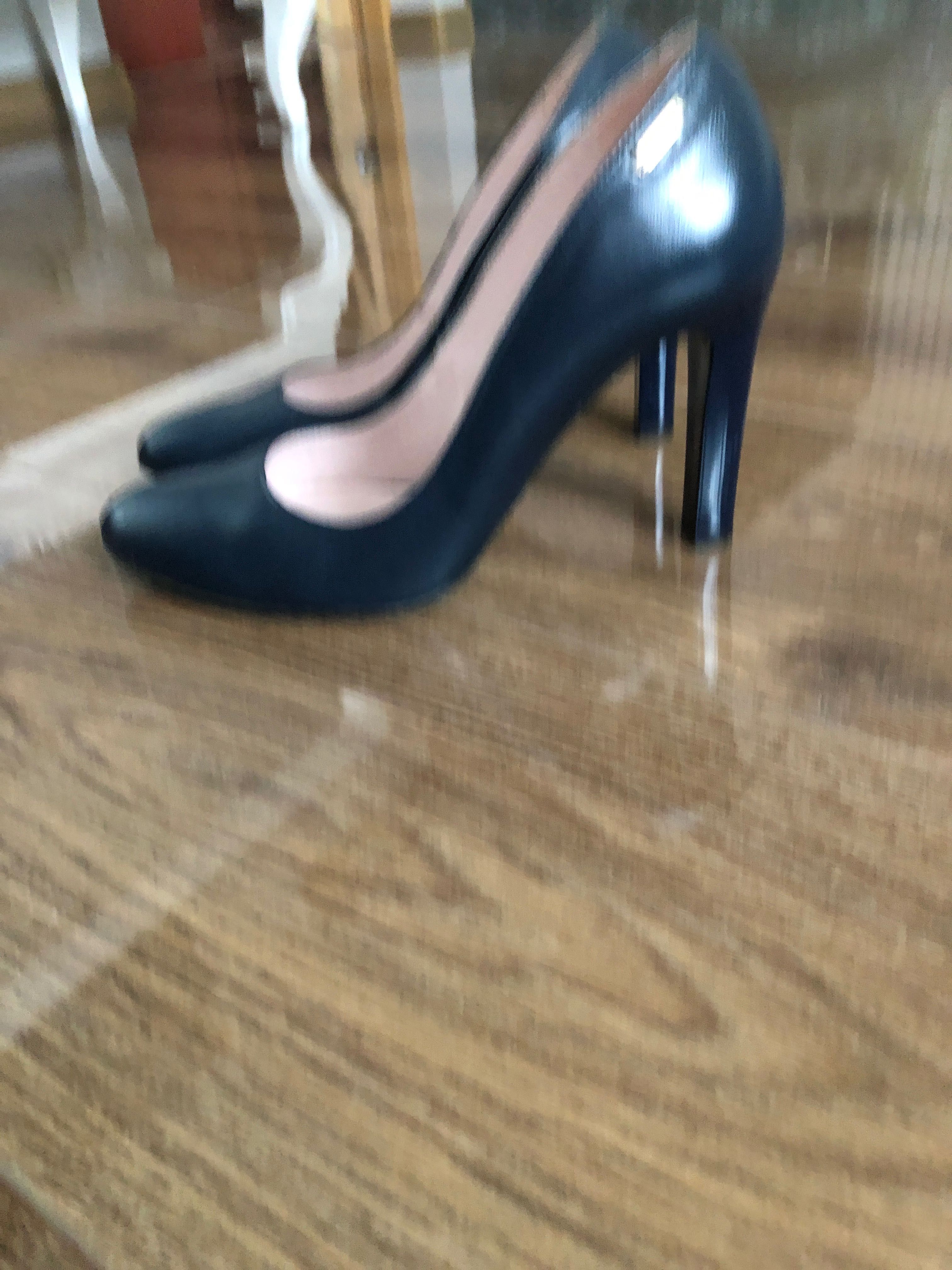 Туфлі жіночі , BRAVO MODA, Італія, темно-синього кольору,38р , б/в.