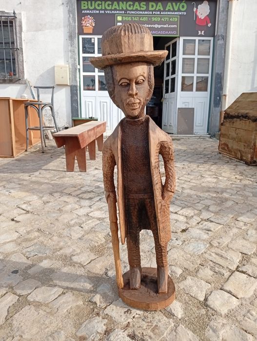 Escultura em madeira