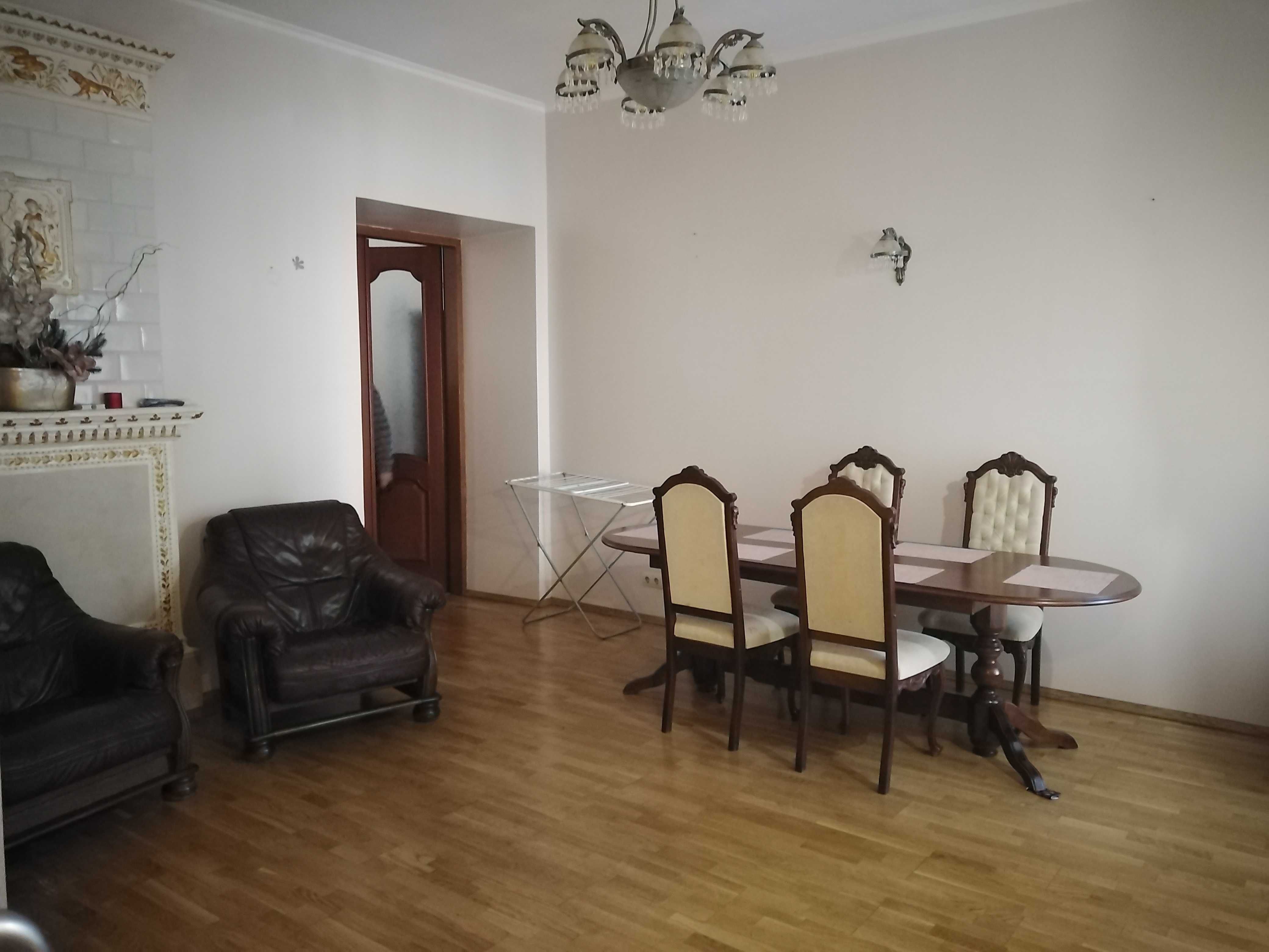 Бульвар, історичний центр, оренда будинку