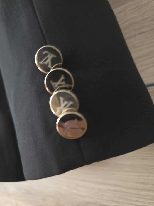 Marynarka damska Louis Vuitton kolorze czarnym z cyrkoniami złotymi