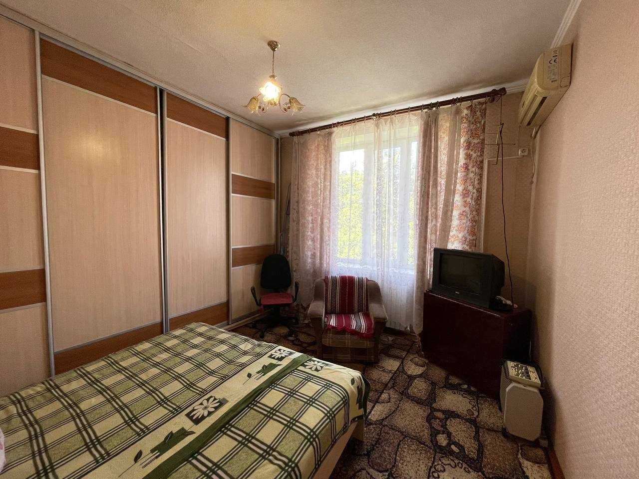 Продаємо 2 кімн. сталінку по вулиці Криворіжсталі.