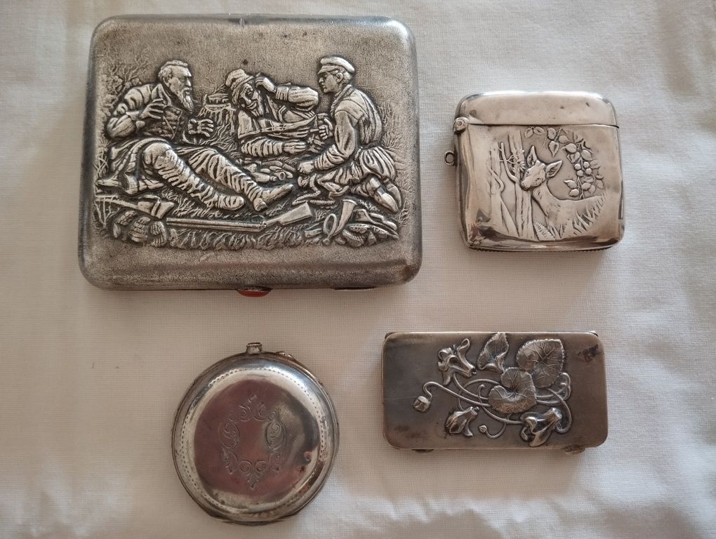 Caixinhas, bolsa, copo, argola, talheres em prata