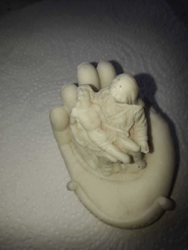 Pieta watykańska Miniatura z alabastru