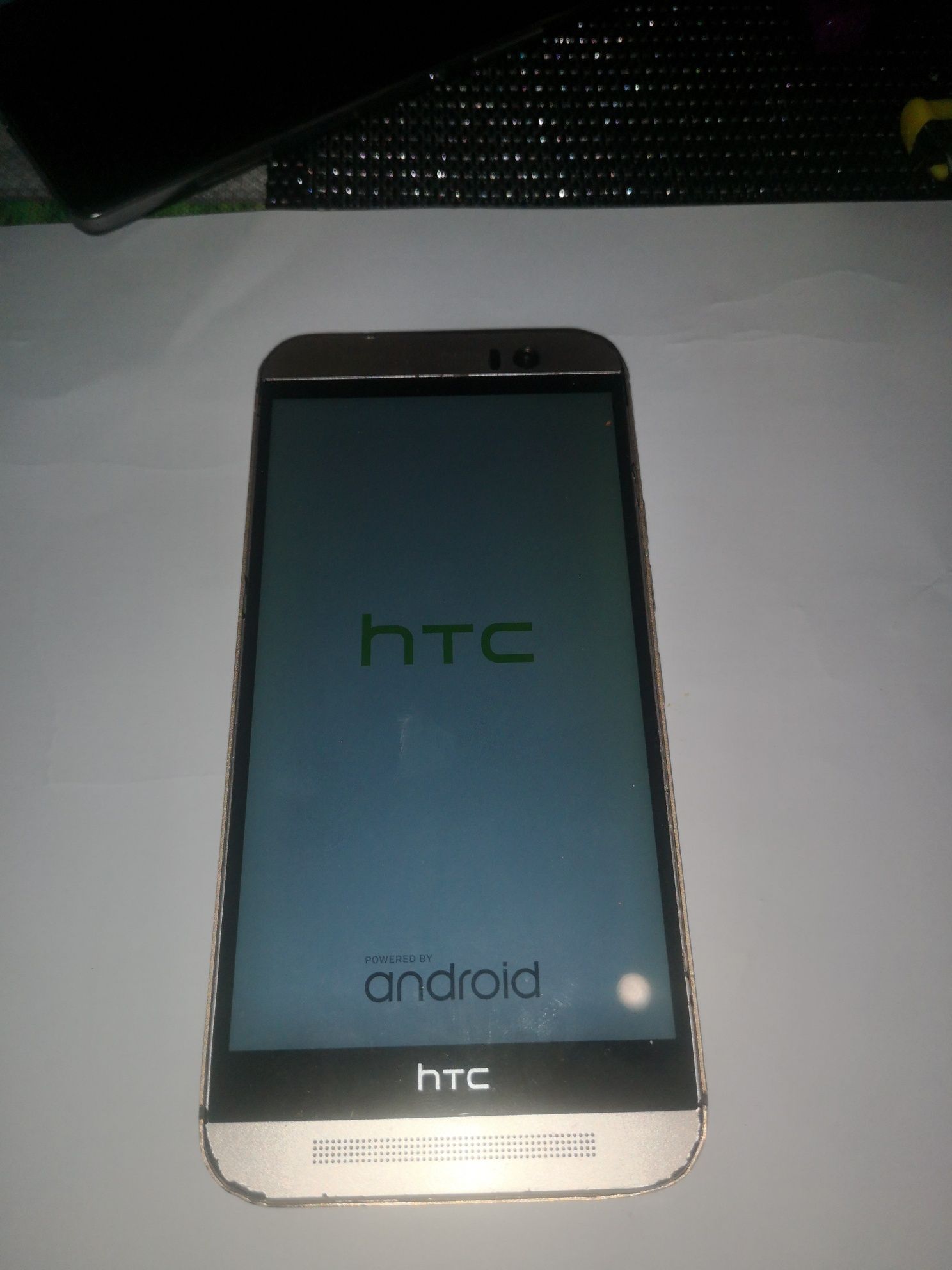 Telefon uszkodzony HTC M9