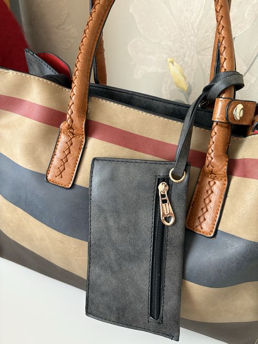 Жіноча шкіряна сумка Burberry