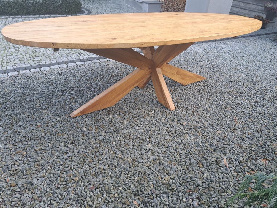 Sprzedam owalny stół dębowy