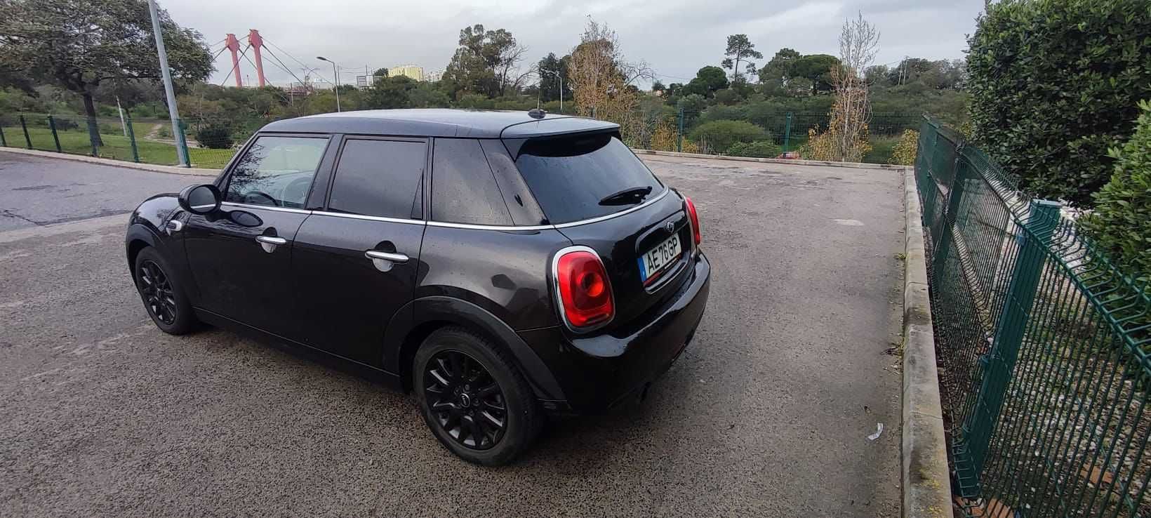 MINI Cooper D 1.5 Diesel – 5 Portas, Premium, Económico