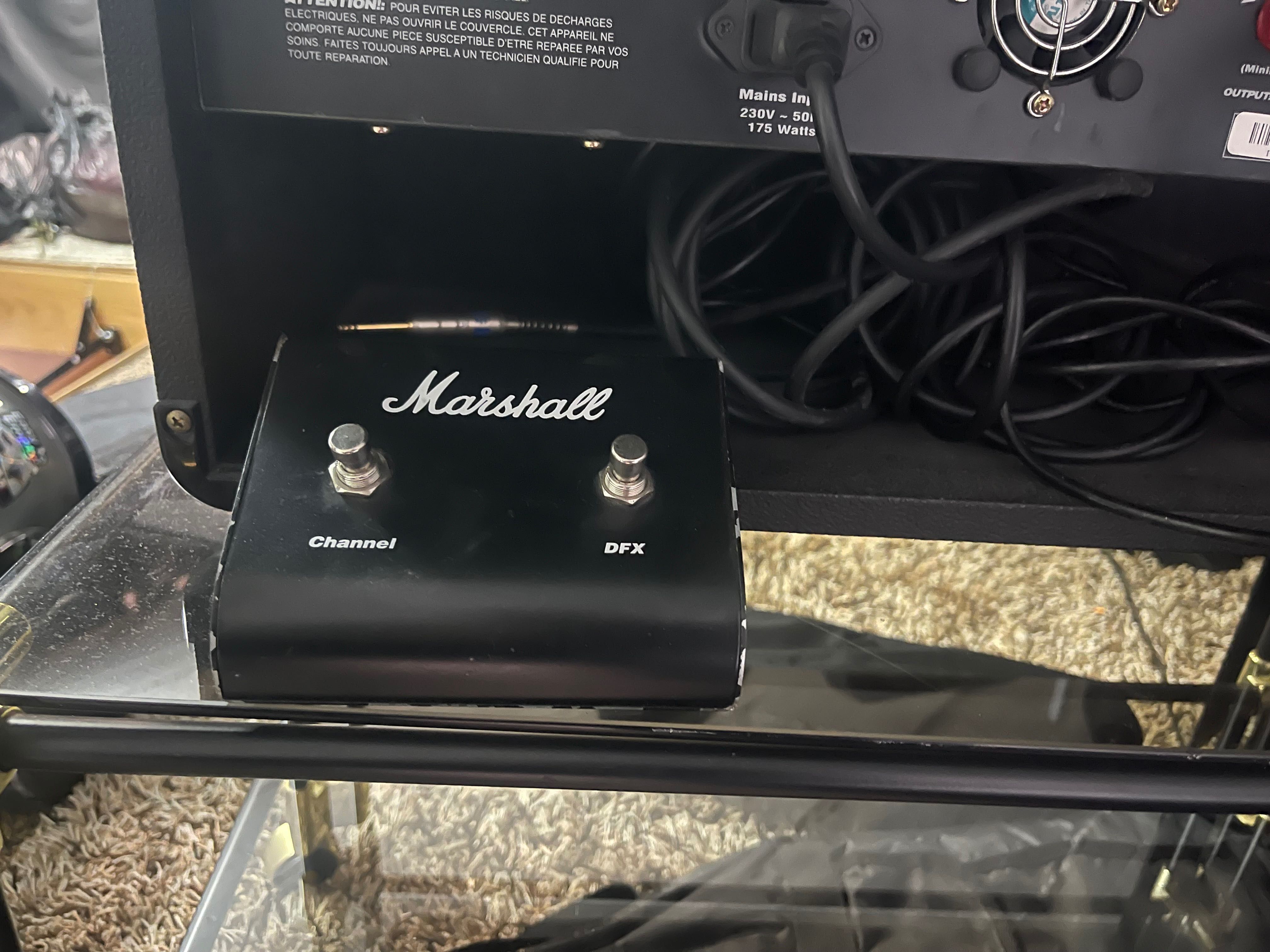 Marshall Mg-100-HSFX + caixa mg412a