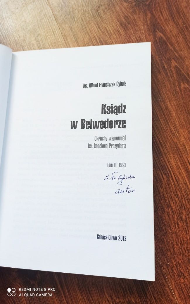 Książka Ksiądz w Belwederze z autografem autora